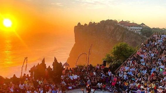 Danza Kecak e del fuoco di Uluwatu con tramonto + esperienza a Suluban Beach