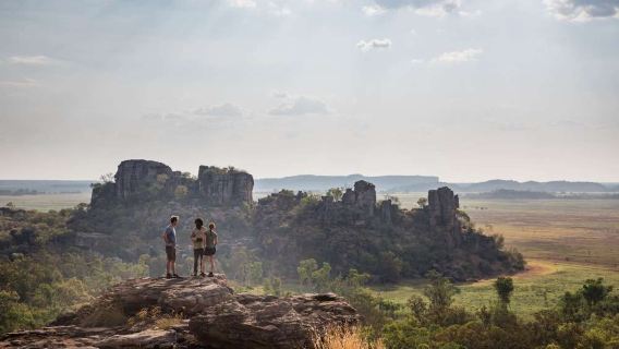 Tagesausflug zum Kakadu-Nationalpark in Darwin, Australien mit Bootsfahrt zur Krokodilbeobachtung inklusive Transfer vom/zum Stadtzentrum