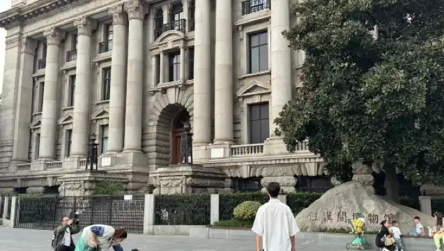 Couchsurfing - Jianghan Customs Museum + Art Afternoon Tea: Slow Living Experience on Jianghan Road Pedestrian Street