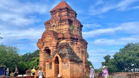 Из Фантхиета/Муйне: гора Та Ку, Лежащий Будда, город Фантхиет, Чамские башни