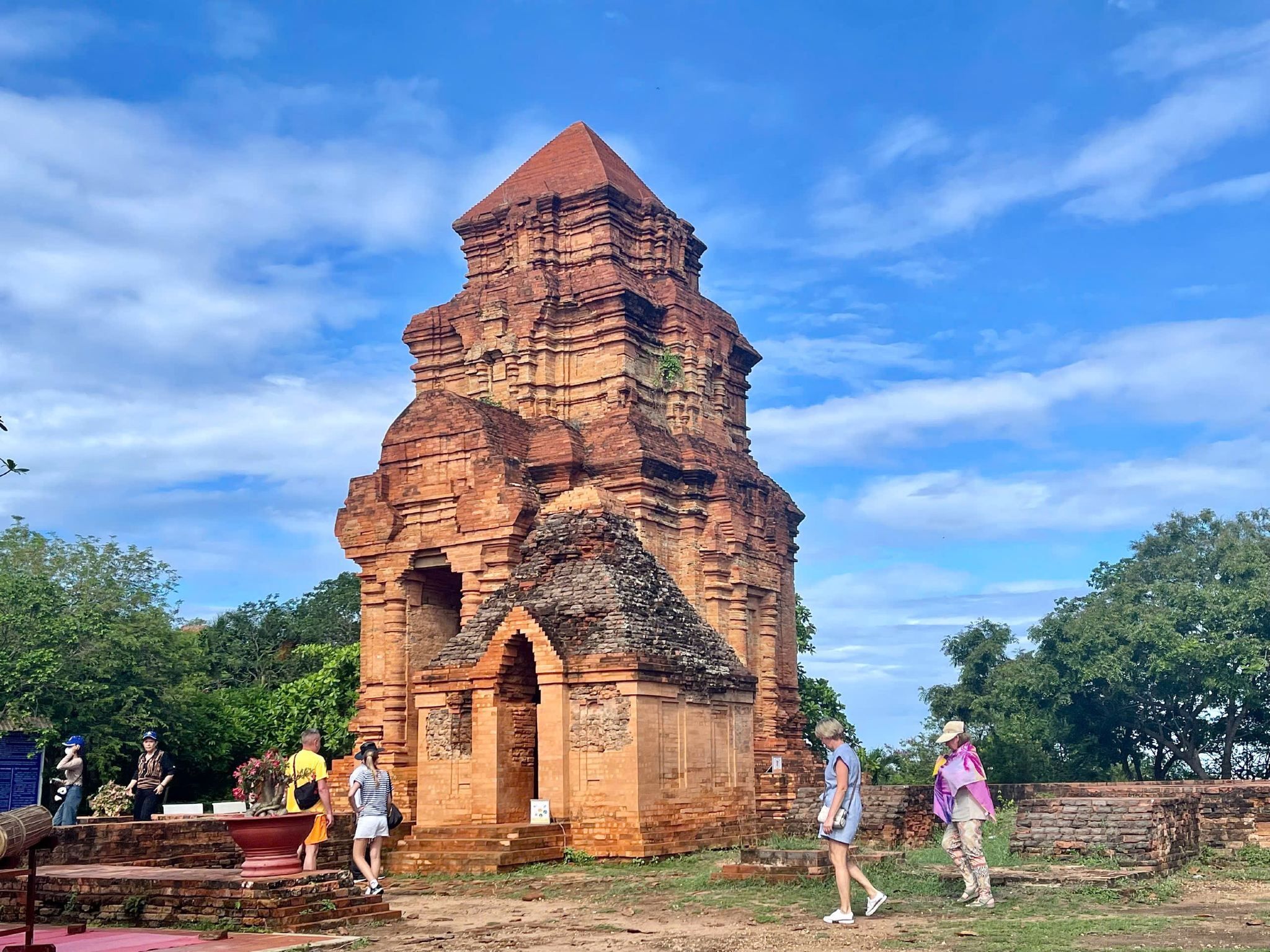 From Phan Thiet/ Mui Ne: Ta Cu Mountain, Lying Buddha, Phan Thiet City, Cham Tower