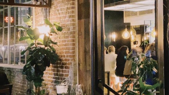 tempahan tempat duduk restoran Bestia yang terkenal di Los Angeles, Amerika Syarikat