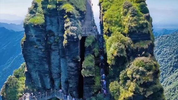 Layanan penjemputan dan pengantaran di Gerbang Barat Gunung Fanjingshan, Guizhou, China (tidak termasuk tiket masuk).