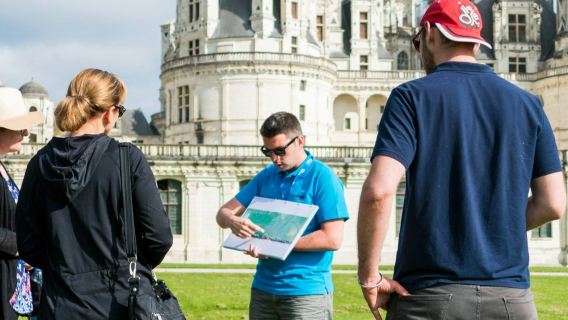 Loire Valley: Small Group Day Trip with Entry to 3 Castles + Wine Tasting