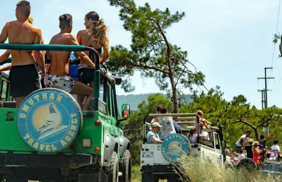 Side: 全日吉普車狩獵之旅 + 午餐