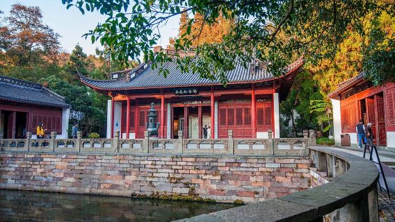 tour di un giorno a Hangzhou con noleggio con conducente esclusivo · Percorso panoramico essenziale del Lago Ovest