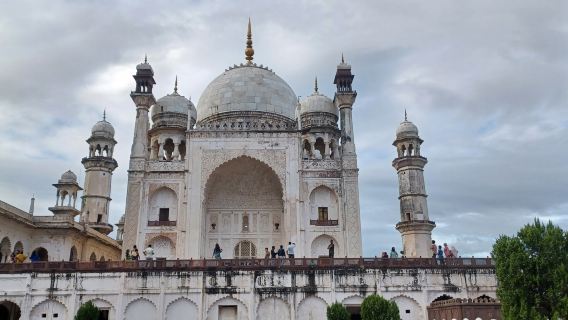 Visite guidée de Pune aux grottes d'Ajanta et d'Ellora avec le Bibi Ka Maqbara.