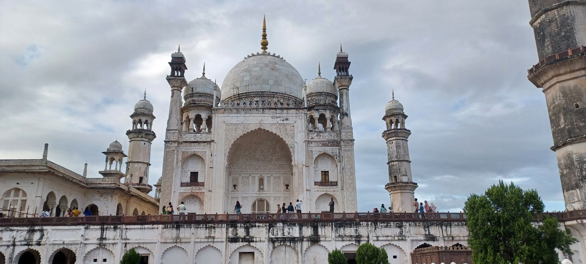 Tour guidato da Pune alle grotte di Ajanta ed Ellora con Bibi Ka Maqbara