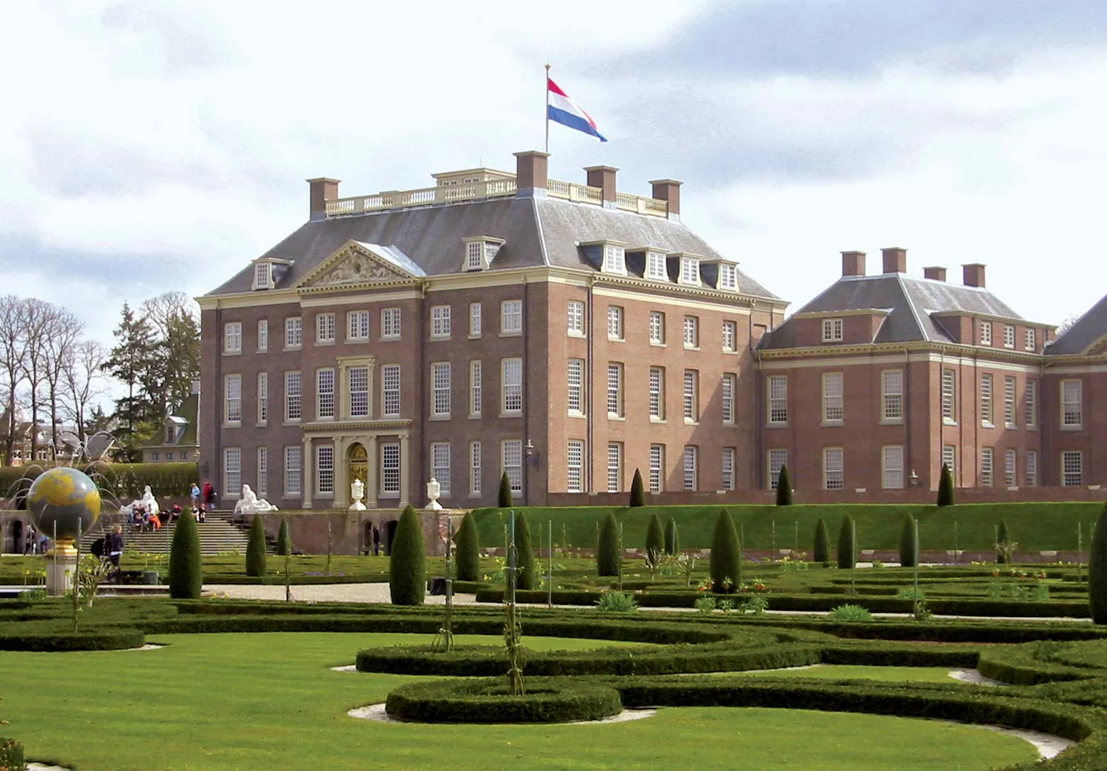 Apeldoorn + Hoge Veluwe National Park + Paleis Het Loo + Country Residence Museum Jachthuis Sint Hubertus day tour