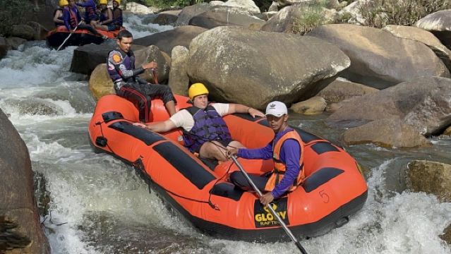 Phang Nga: Rafting en aguas bravas, tirolina y Templo de la Cueva del Mono con opción de ATV - Recogida en Phuket