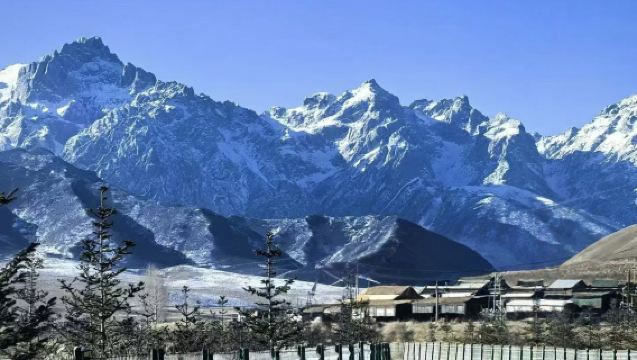 1-day tour to Wushao Mountain Range + Tiantishan Grottoes + White Pagoda Temple + Maya Snow Mountain (daily departure)