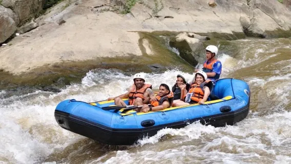 Rafting en aguas bravas de 5 km + Quad todoterreno de 30 minutos + Parque de la Cascada del Ángel en el café de moda