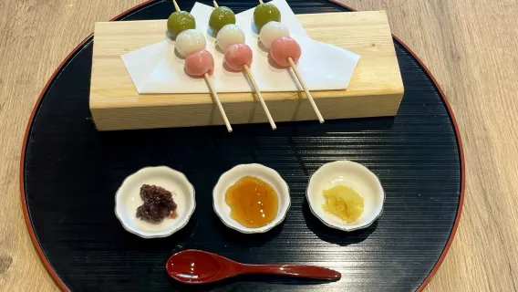 Fukuoka Akasaka Chainon japanska te- och godisprovningsupplevelse