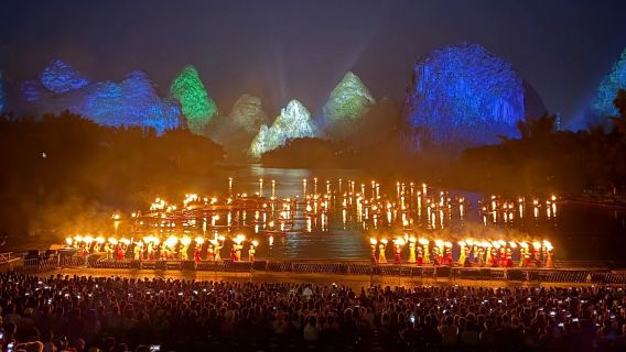 陽朔《印象劉三姐》山水實景演出：灕江江面+十二座奇峰天然實景舞台
