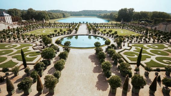 From Paris: Day Trip to Giverny & Versailles with Lunch