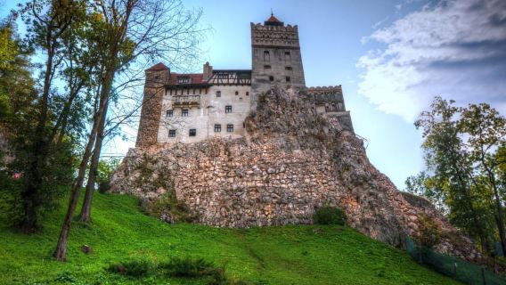 Bucharest: Transylvanian Castles & Brașov Guided Day Tour