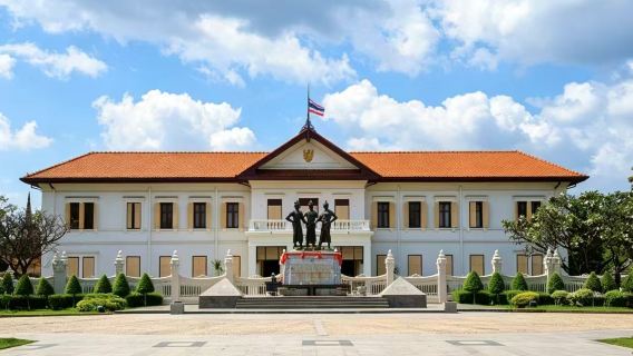 Chiang Mai City Arts & Cultural Centre & Wat Chiang Man walking tour [Professional guide · In-depth commentary]