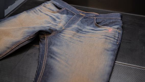 Private Tailor-Made Sustainable Jeans 