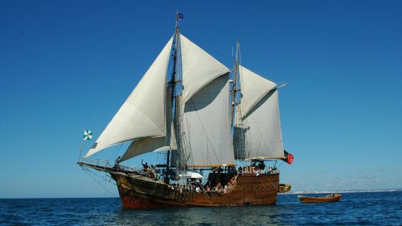 Lagos: Pirate Ship Afternoon Caves Cruise