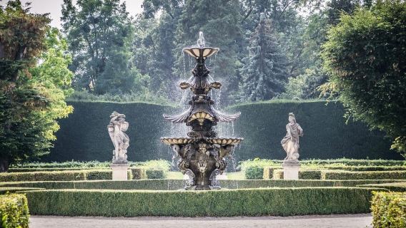 Von Wien und Bratislava: Mähren: Schloss und Park Lednice