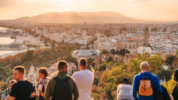 Express tuktuki tour in Malaga: Gibralfaro Viewpoint and Photography