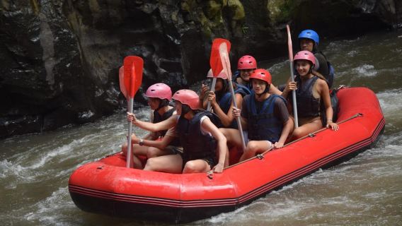 Ubud: Aventura guiada de rafting en el río Ayung con almuerzo