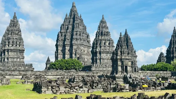 Tour di un giorno a Yogyakarta: Borobudur, servizi locali/Prambanan/Goa Jomblang/Monte Merapi/trasferimenti aeroportuali