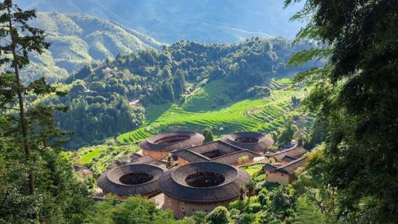 Нанкин: однодневный тур по глинобитным домам Тяньлоукэн, Юйчанлоу и деревне Тася с бесплатным трансфером и гидом на нескольких языках