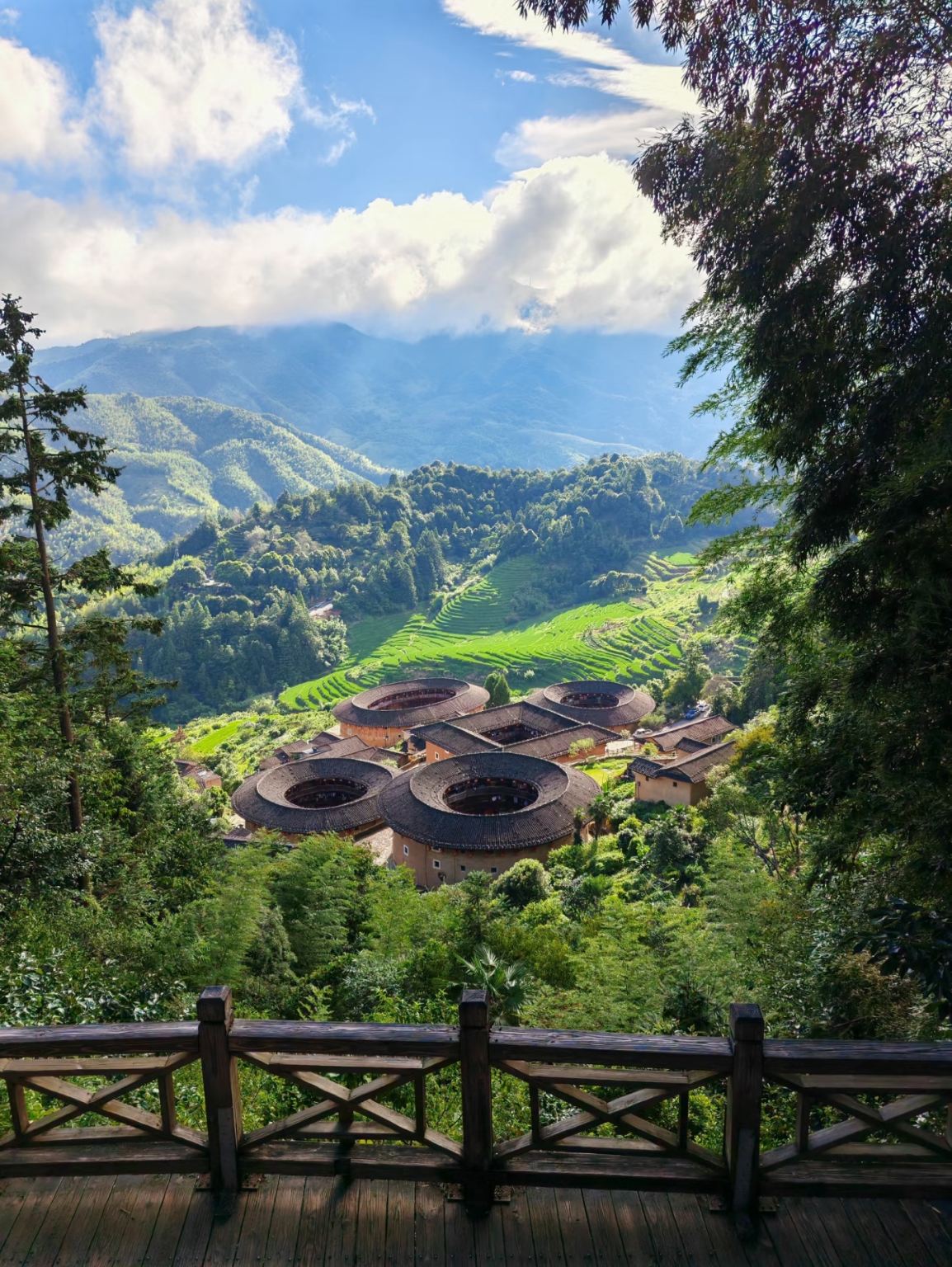 南靖田螺坑土楼+裕昌楼+塔下村ワンデーツアー+日本語/韓国語ガイド+送迎サービス