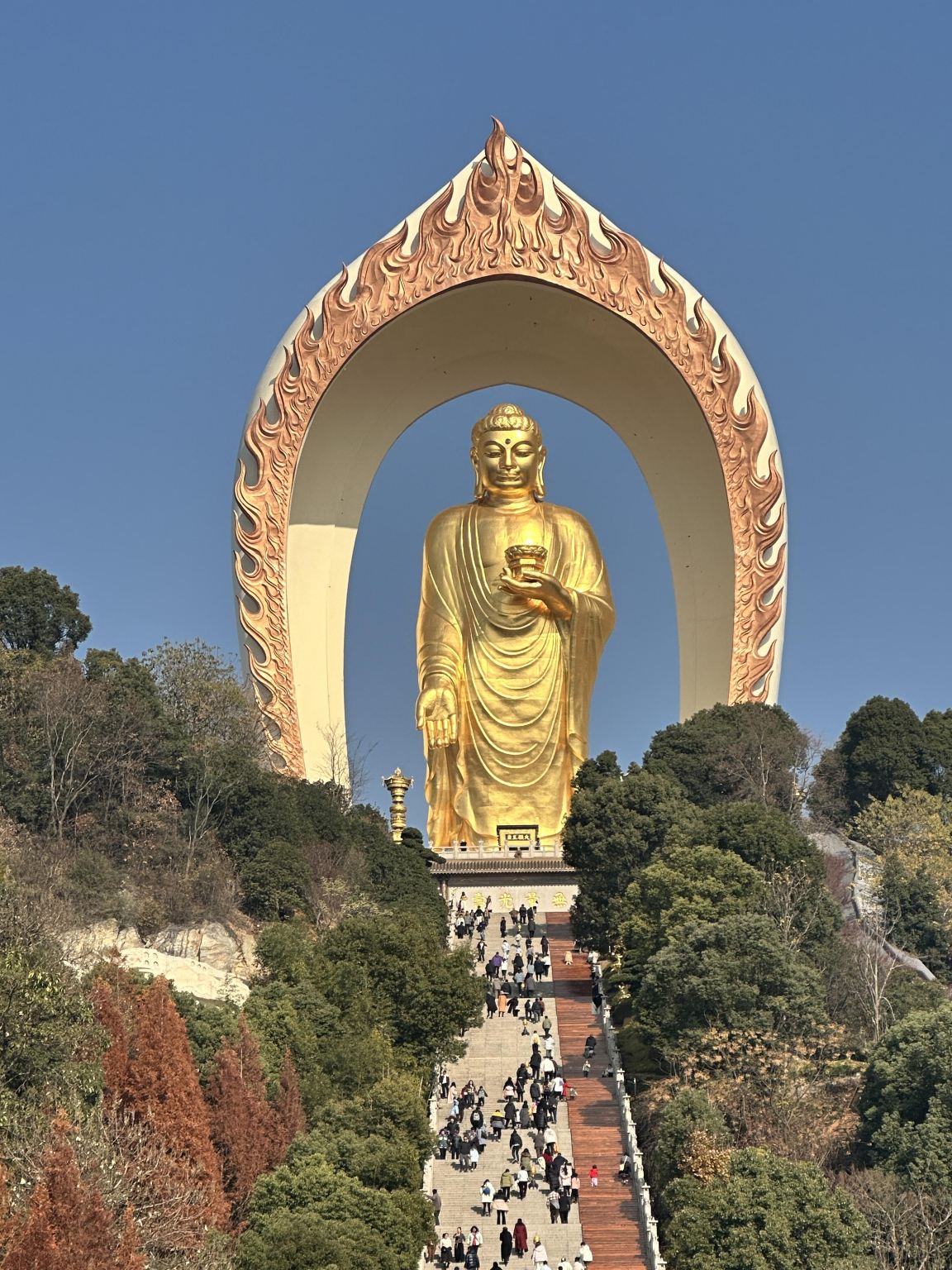 Jiujiang Shizhong Mountain + Donglin Temple + Xunyang River + Xunyang Tower private charter day tour with English service available