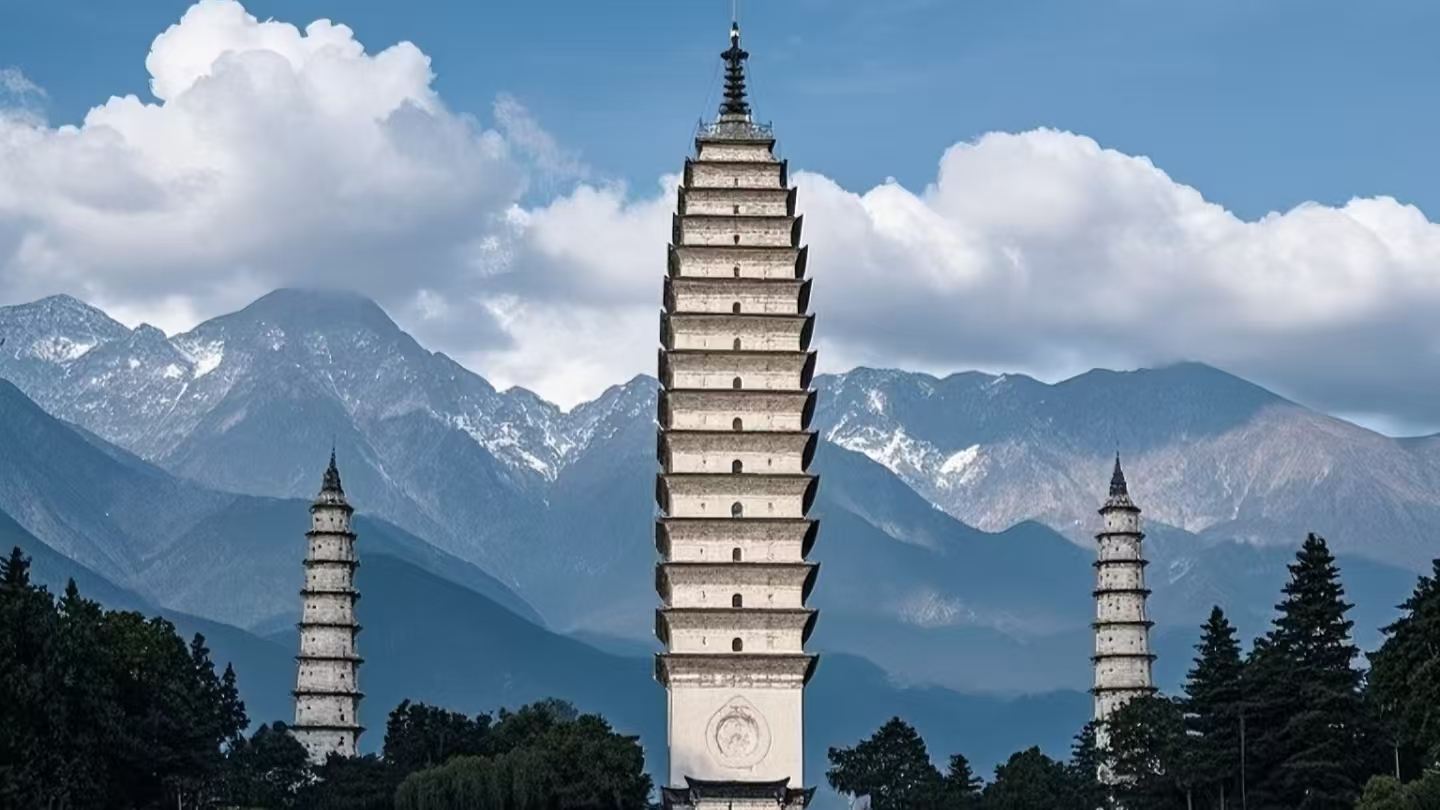 Three Pagodas of Chongsheng Temple + Xizhou Ancient Town + Haishe Ecological Park + Dali Ancient City