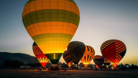 Mongolfiera all'alba a Luxor + Valle dei Re + Tempio della Regina + Colossi di Memnone + trasferimento privato