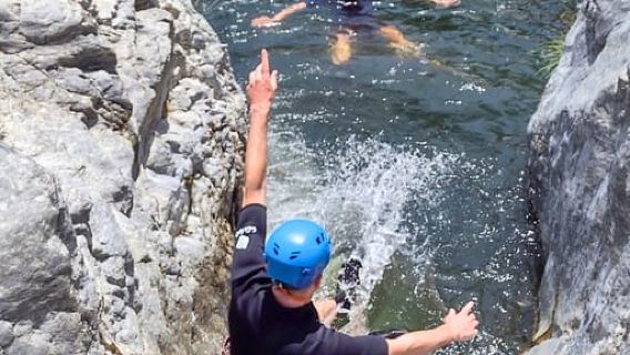 Benahavís: Guided Canyoning Adventure (Benahavís River Walk)