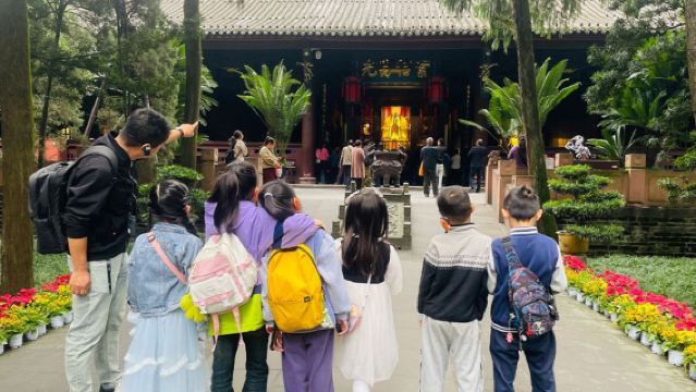 武侯祠(ぶこうし)博物館「三国志の足跡をたどる」親子スタディツアー【入場チケット+ガイド付き解説+ヘッドフォン+スタディツアー文創手作り体験+記念品付き】