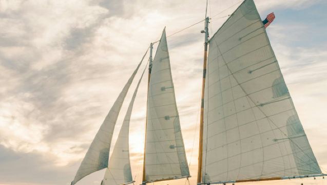 キーウェスト：シューナーアメリカ2.0でのシャンパンサンセットセーリング