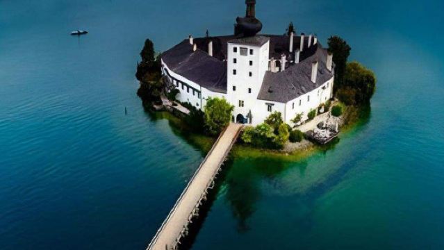 1-day tour from Vienna: Hallstatt + Salzburg round-trip