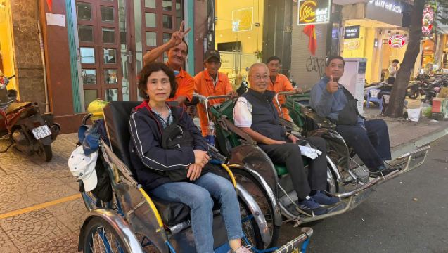 ไฮไลท์กลางคืนโฮจิมินห์: อาหารเย็นบนเรือสำราญ, นั่งสามล้อถีบ และการแสดงหุ่นกระบอกน้ำ