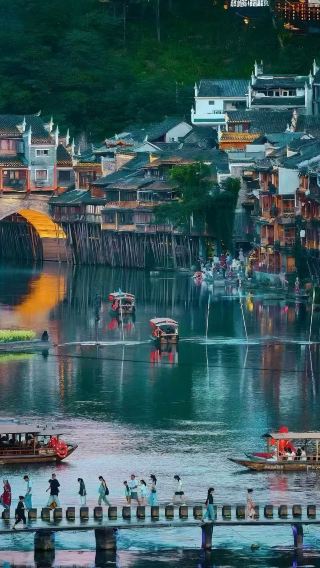 [VIP Access Included] 1-Day Tour to Furong Town & Fenghuang Ancient Town