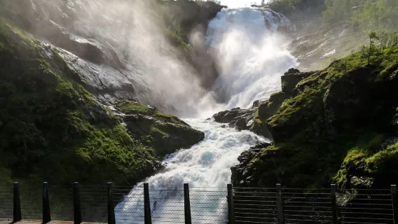 Passeio de um dia pelos fiordes da Noruega | Passeio de barco pelo Fiorde Nærøy + Trem turístico duplo de Flåm e Bergen com ingressos incluídos