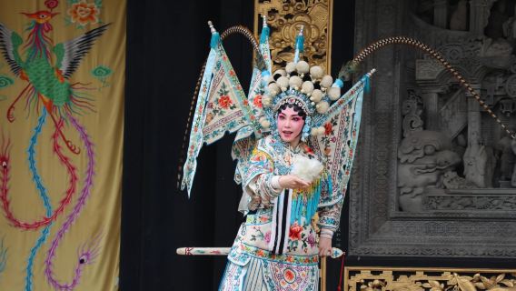 Tour de grupo privado de 10 horas de Arte y Cultura en Guangzhou: Desde Dim Sum hasta el Salón Ancestral y la Ópera de Cantón