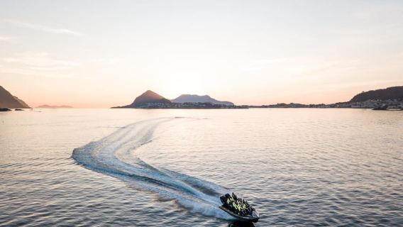 Fjordsafari with RIB to Hjørundfjord - With Uteguiden.com