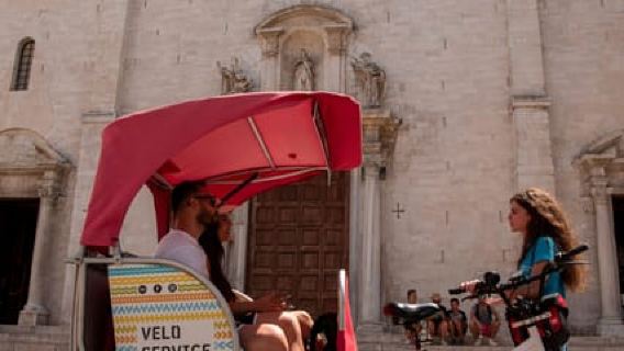 Bari: Rickshaw Tour with Pasta Experience