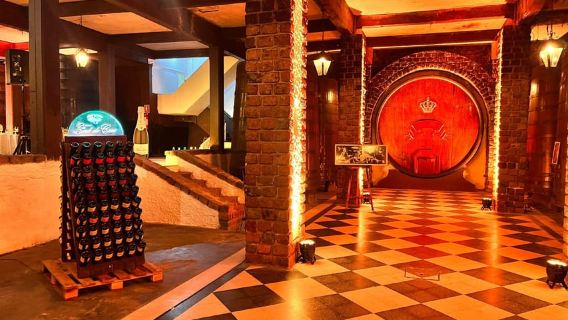 Bodega Santa Rosa: Passadore Family Sightseeing Tour, Food Tasting with Lunch