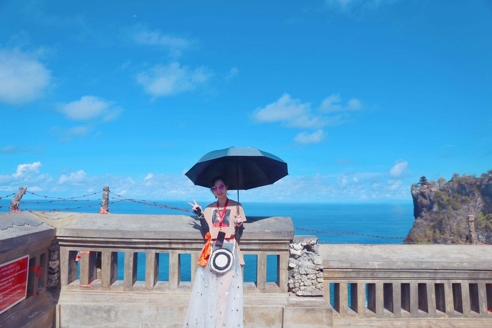 Trip Moments in Sanya[Driver-guide plus travel photography + wedding aerial photography microfilm + makeup & costumes + itinerary customization + unlimited group size]