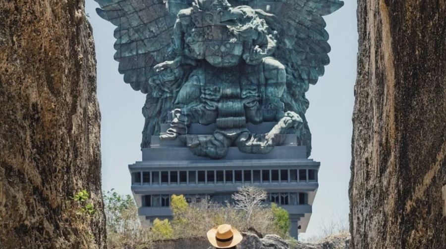 峇里島金巴蘭海灘+海神廟+神鷹廣場文化公園一日遊