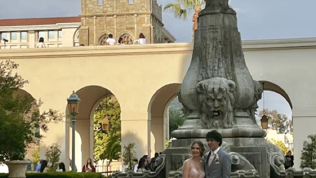 Top Pick: Private Charter Tour to Beverly Hills, Hollywood & The Getty in Los Angeles