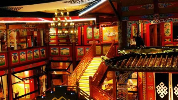 Однодневный тур в Цзючжайгоу [включая входной билет|Одевание традиционной тибетской одежды, посещение тибетского дома и мастер-класс по приготовлению цампа