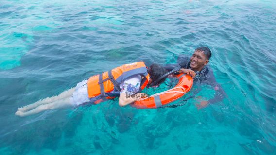 All kinds of translators, Guide , chartered private charter, photographers, business escorts, medical accompaniment, travel guides, customization in the Maldives