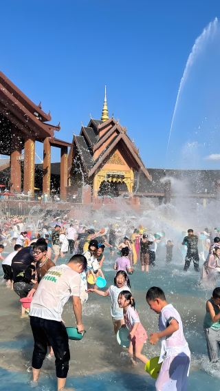Xishuangbanna, Yunnan Must-Visit Attractions: Xishuangbanna Tropical Botanical Garden, Dai Minority Park Chinese Group Day Tour