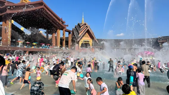 Atracciones imprescindibles en Xishuangbanna, Yunnan: Jardín Botánico de la Academia China de Ciencias y Jardín Dai. Se ofrece tour grupal de un día.